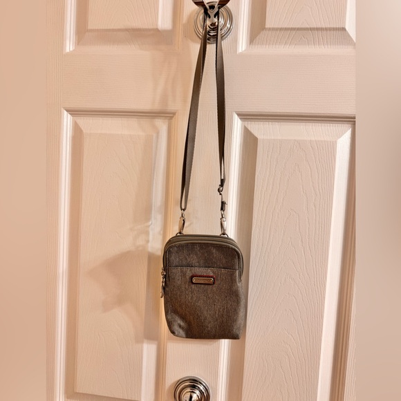 Baggallini Take Two Bryant Mini Crossbody - MISSING WRISTLETexcellent condition - Picture 4 of 11